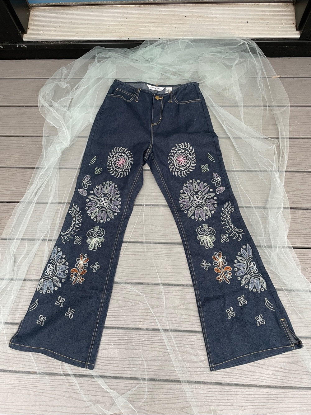 🦋 NWOT Vintage Embroidered Dark Indigo Flare Jeans with Floral Motifs